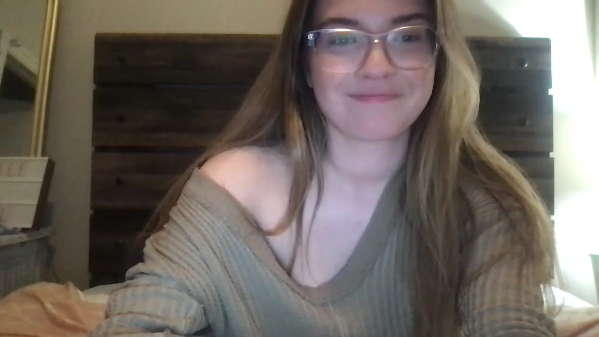 Gallery image thumbnail from SnowBunny1999's myfreecams stream on, 02/07/2023, 22:52 image 12 of 20