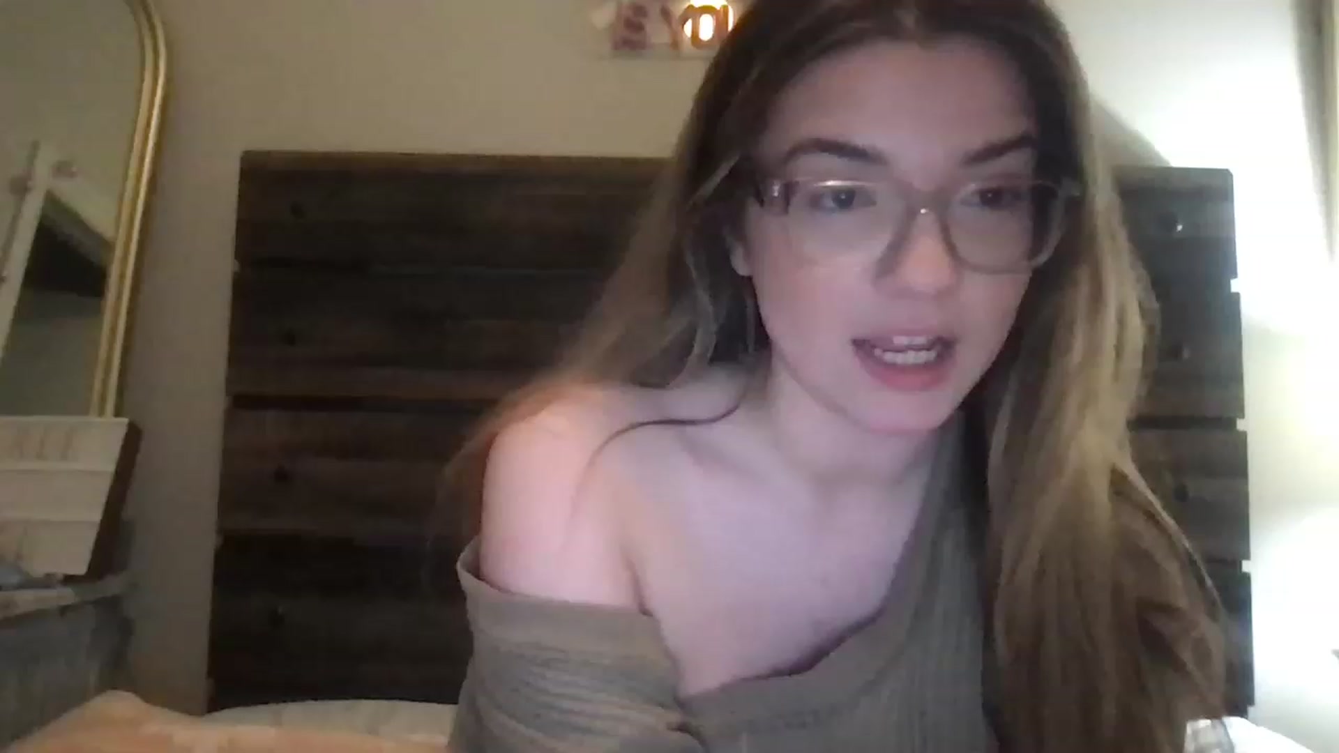 Gallery image thumbnail from SnowBunny1999's myfreecams stream on, 02/07/2023, 22:52 image 2 of 20