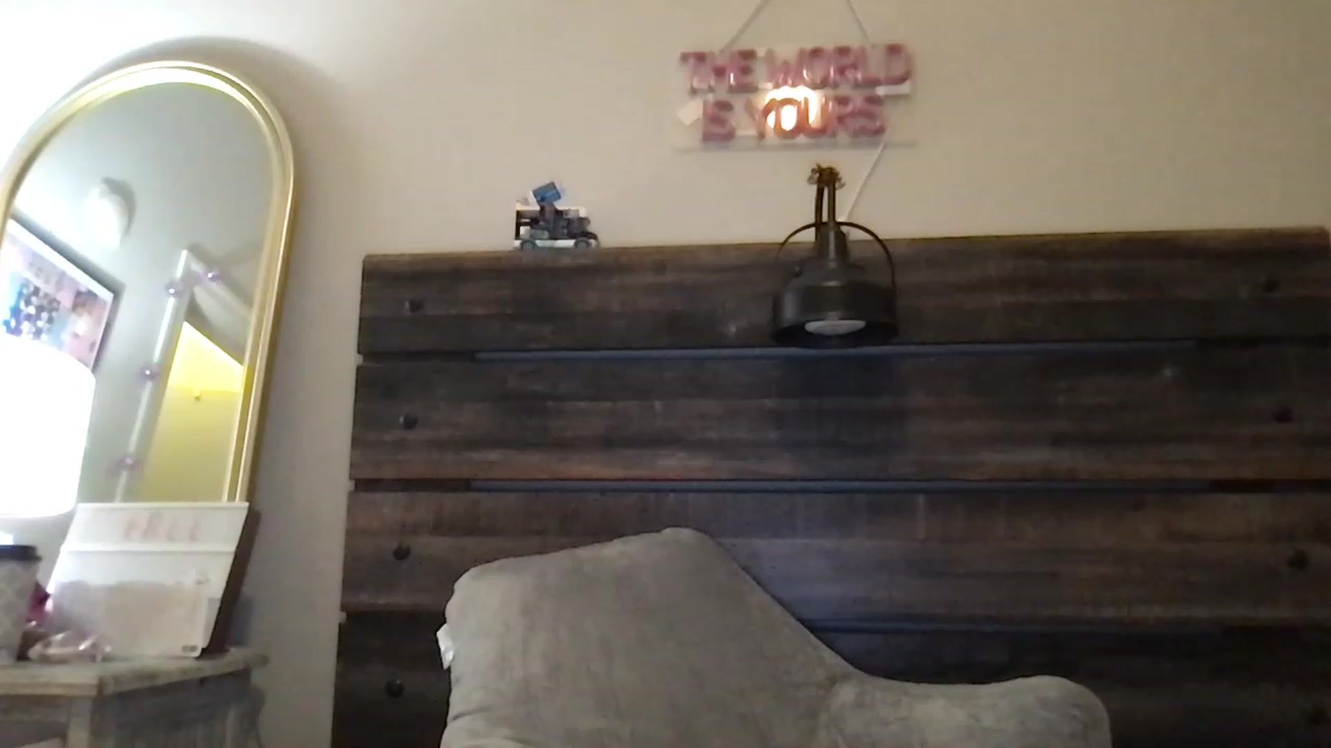 Gallery image thumbnail from SnowBunny1999's myfreecams stream on, 02/19/2023, 03:11 image 16 of 20