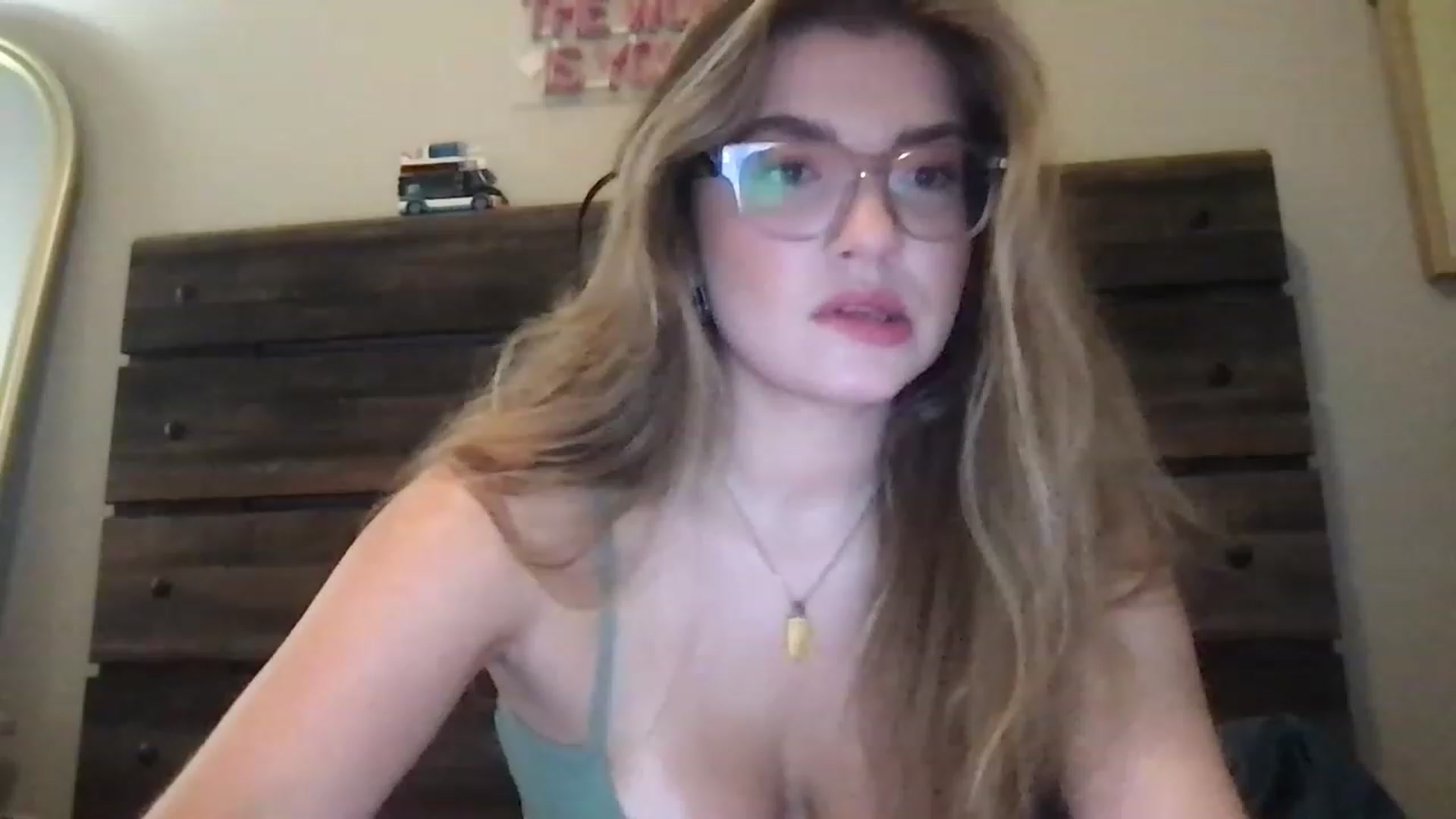 Gallery image thumbnail from SnowBunny1999's myfreecams stream on, 07/27/2023, 22:31 image 3 of 20