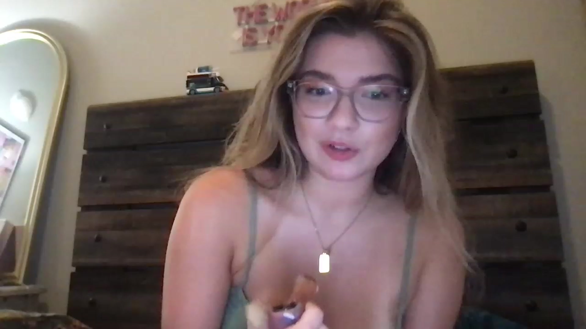 Gallery image thumbnail from SnowBunny1999's myfreecams stream on, 07/27/2023, 22:31 image 15 of 20