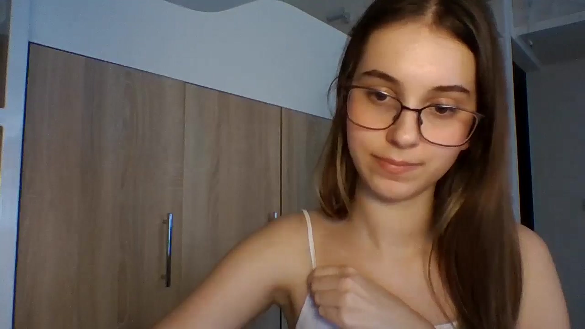 Gallery image thumbnail from SnowKittie's myfreecams stream on, 03/05/2026, 12:05 image 16 of 20