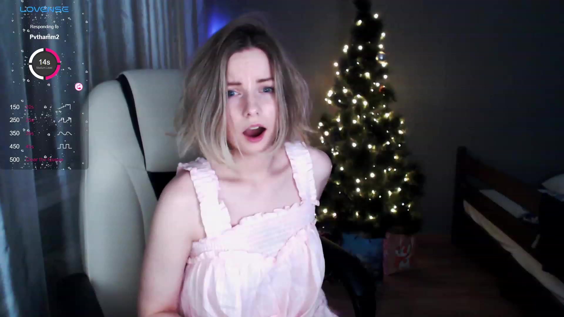 Gallery image thumbnail from SnowPanda's myfreecams stream on, 12/22/2023, 17:41 image 11 of 20