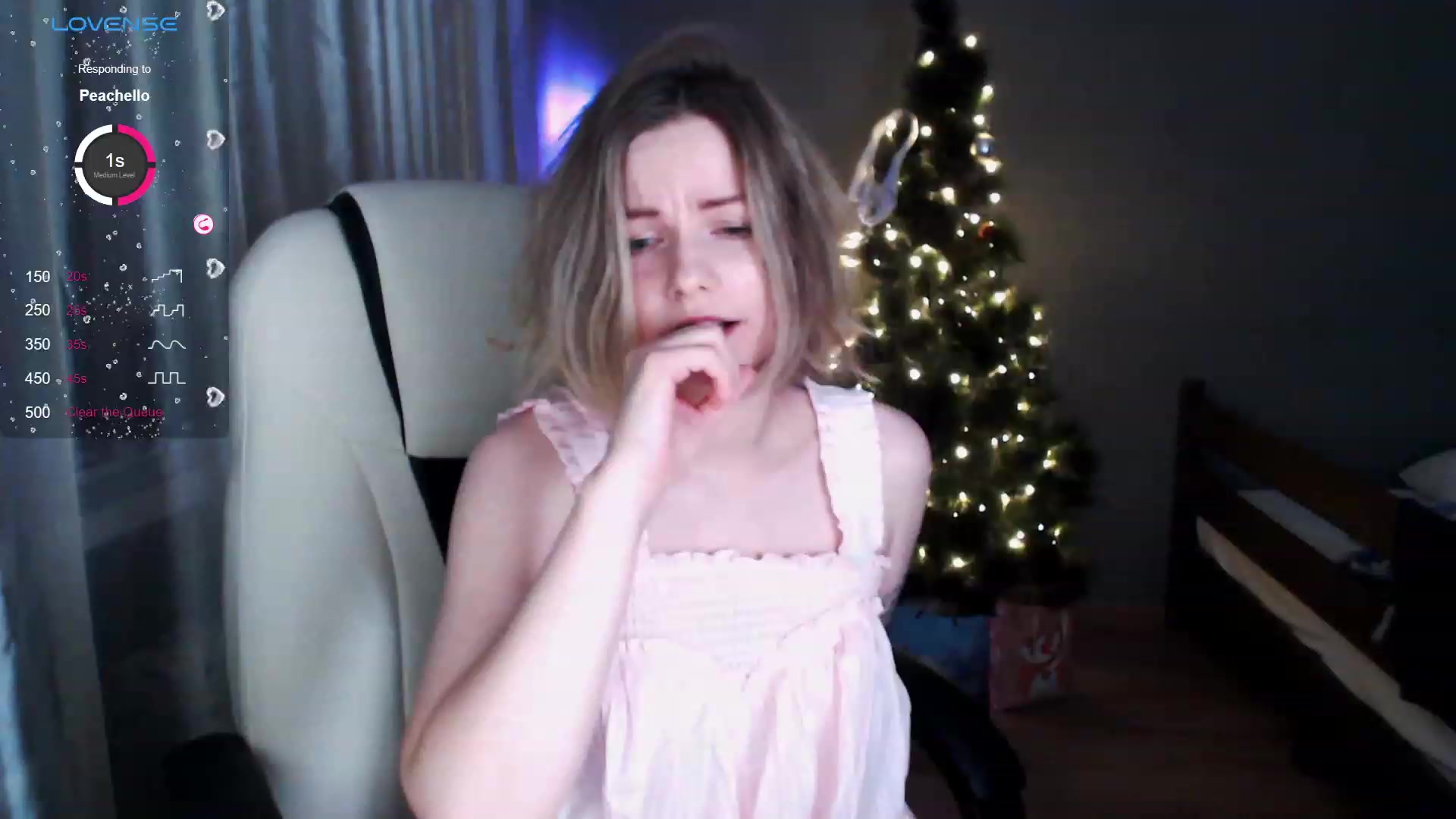 Gallery image thumbnail from SnowPanda's myfreecams stream on, 12/22/2023, 17:41 image 16 of 20
