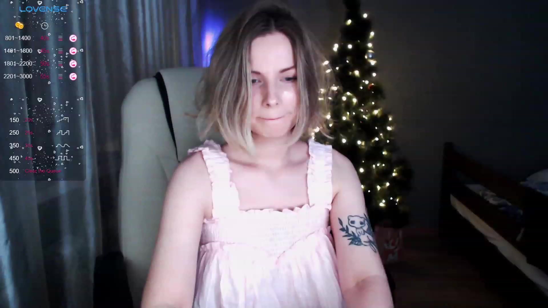 Gallery image thumbnail from SnowPanda's myfreecams stream on, 12/22/2023, 17:41 image 7 of 20