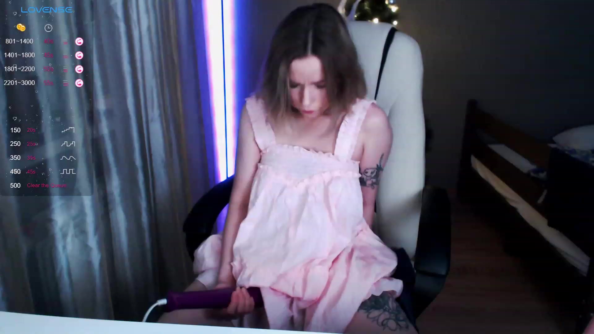 Gallery image thumbnail from SnowPanda's myfreecams stream on, 12/22/2023, 17:41 image 18 of 20