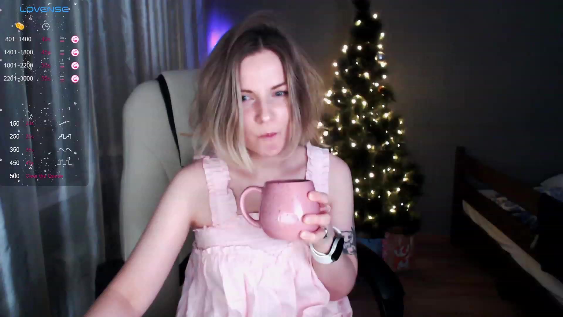 Gallery image thumbnail from SnowPanda's myfreecams stream on, 12/22/2023, 17:41 image 2 of 20