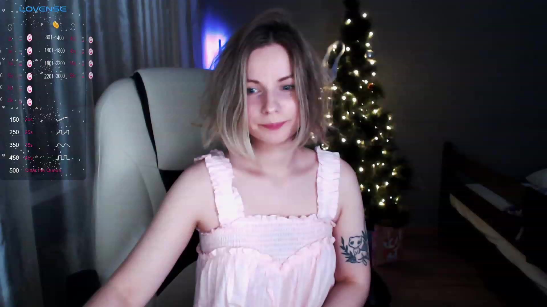 Gallery image thumbnail from SnowPanda's myfreecams stream on, 12/22/2023, 17:41 image 15 of 20