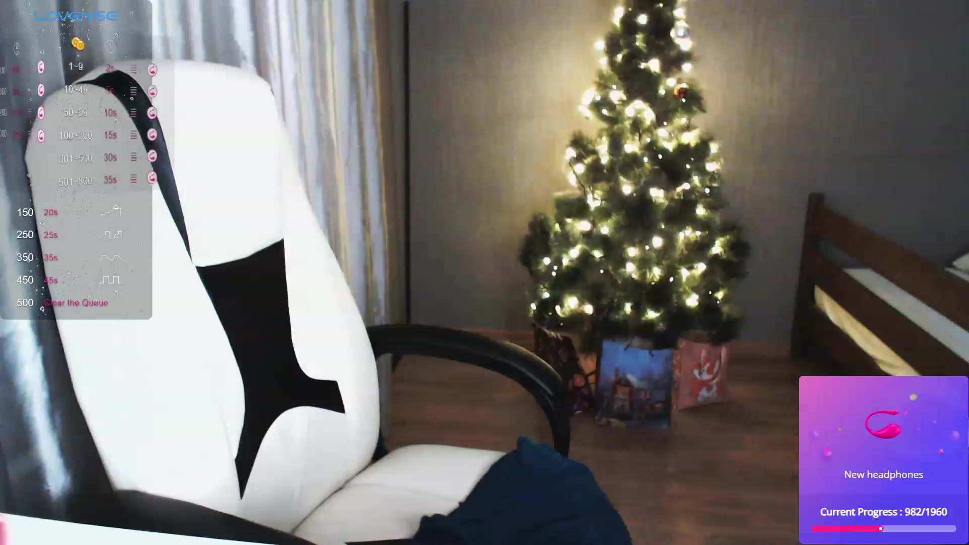 Gallery image thumbnail from SnowPanda's myfreecams stream on, 12/24/2023, 21:16 image 13 of 20
