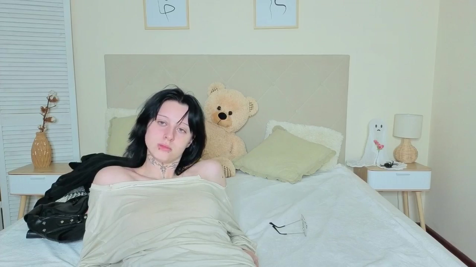 Gallery image thumbnail from Snow__queenn's myfreecams stream on, 12/24/2025, 11:46 image 20 of 20