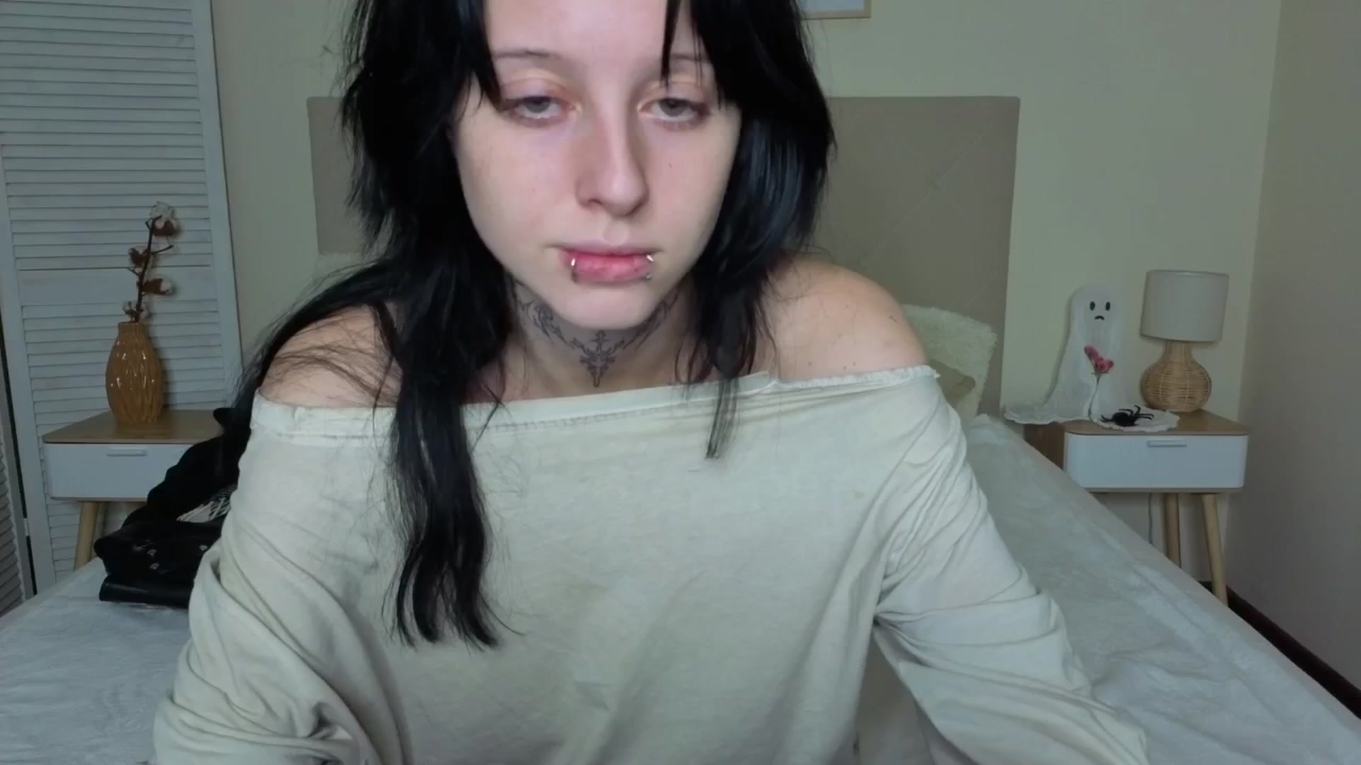 Gallery image thumbnail from Snow__queenn's myfreecams stream on, 12/24/2025, 11:46 image 1 of 20