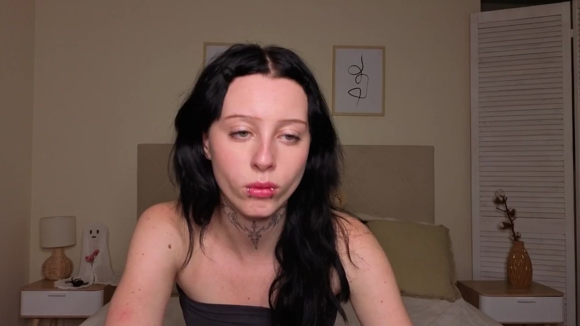 Gallery image thumbnail from Snow__queenn's myfreecams stream on, 12/26/2025, 09:36 image 5 of 20