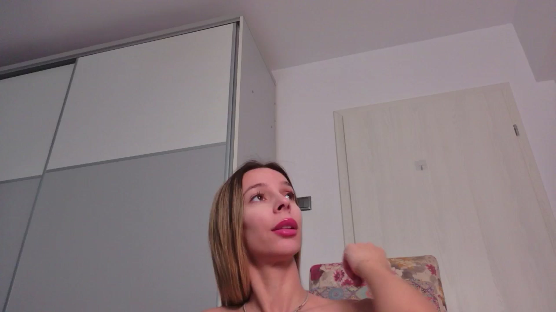 Gallery image thumbnail from Snow_flakee's myfreecams stream on, 04/17/2026, 11:06 image 2 of 20
