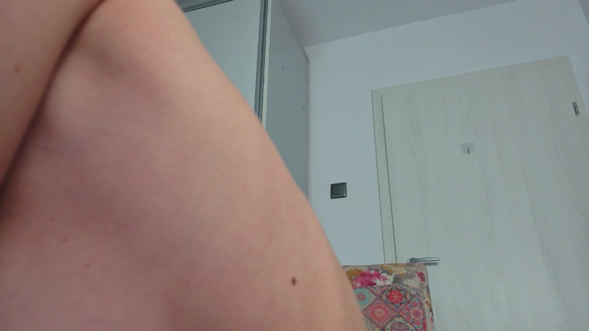 Gallery image thumbnail from Snow_flakee's myfreecams stream on, 04/22/2026, 05:57 image 15 of 20