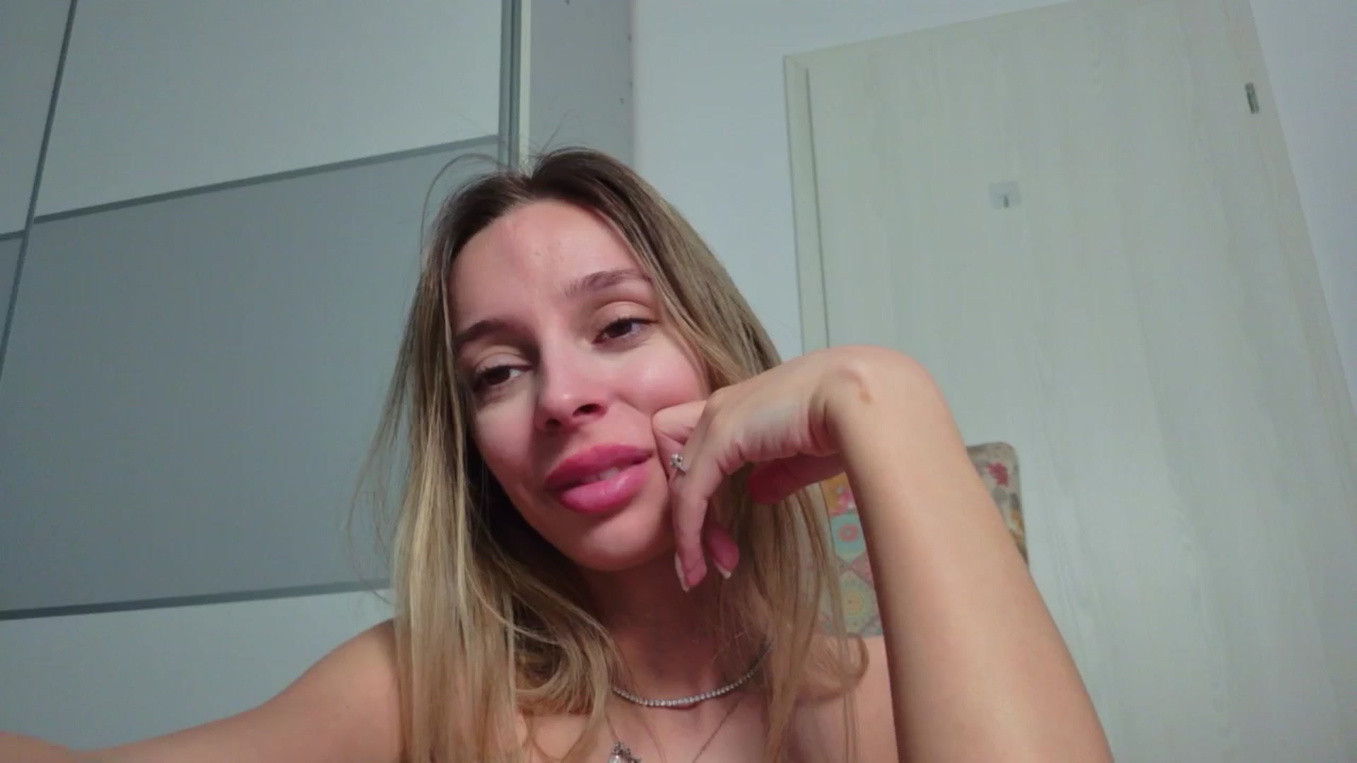 Gallery image thumbnail from Snow_flakee's myfreecams stream on, 04/22/2026, 11:05 image 12 of 20