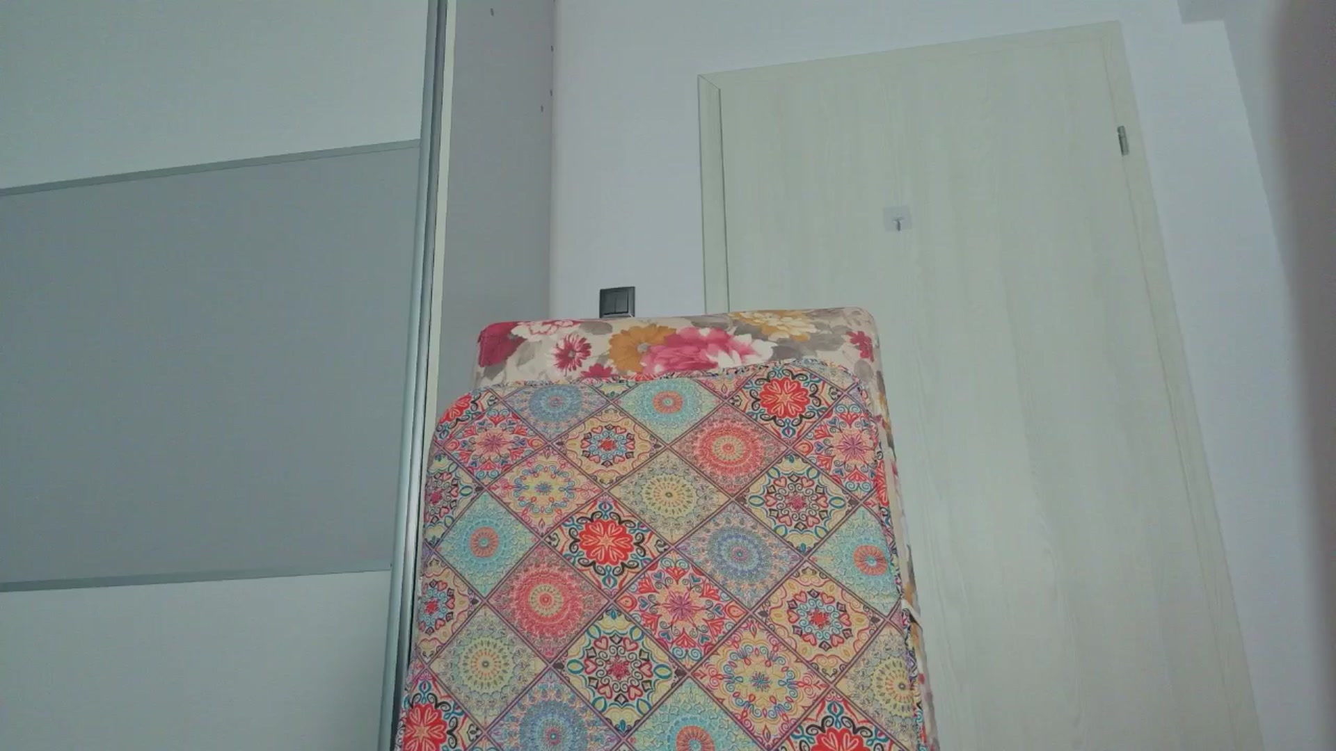 Gallery image thumbnail from Snow_flakee's myfreecams stream on, 04/29/2026, 07:48 image 16 of 20