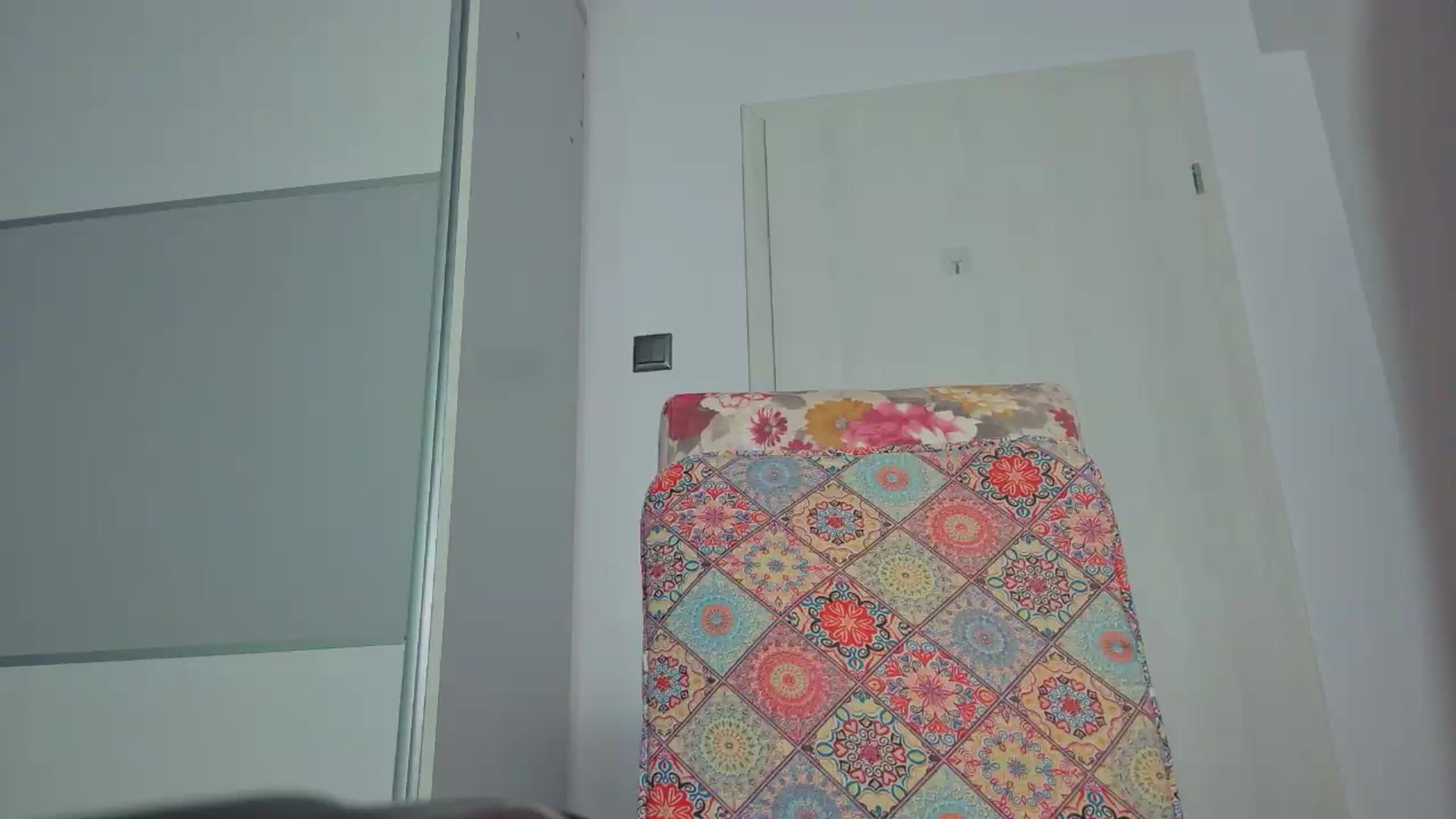 Gallery image thumbnail from Snow_flakee's myfreecams stream on, 05/06/2026, 11:04 image 11 of 20