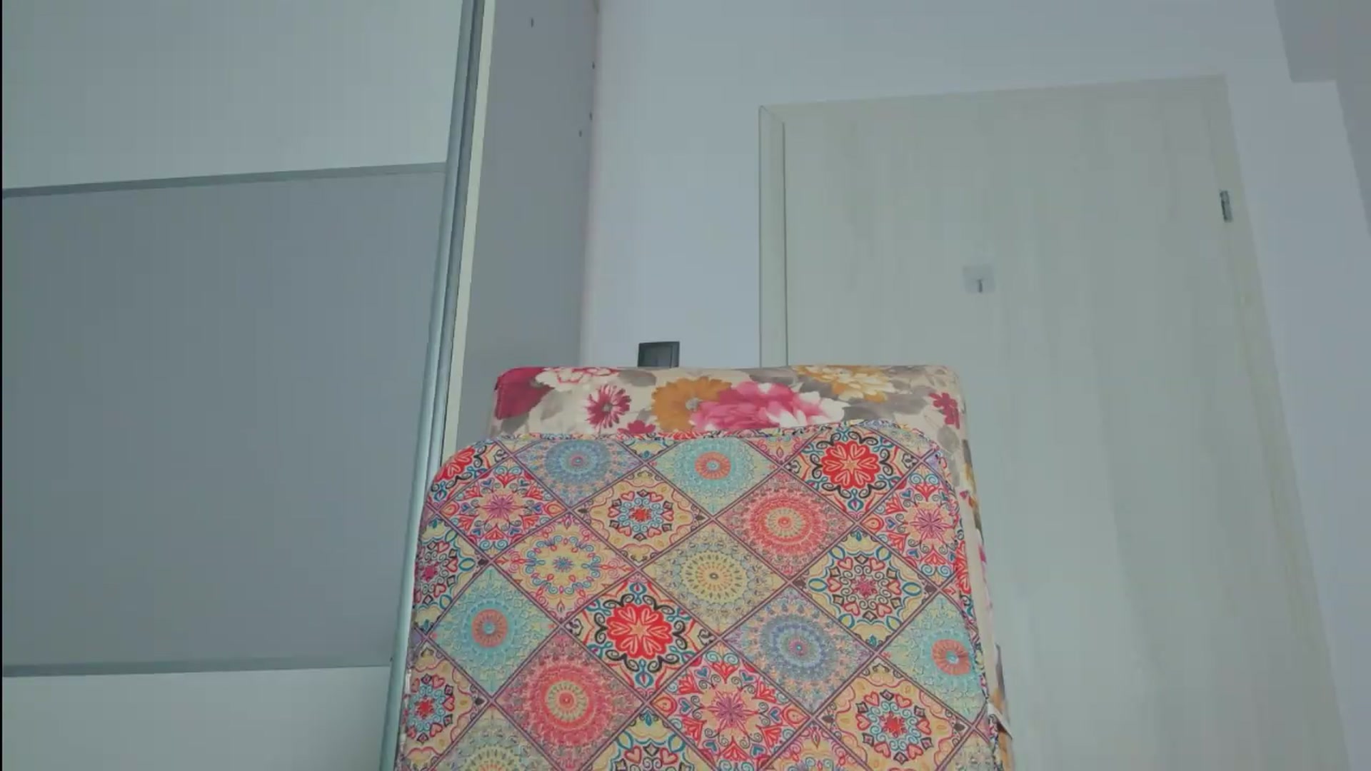 Gallery image thumbnail from Snow_flakee's myfreecams stream on, 07/19/2026, 11:14 image 12 of 20