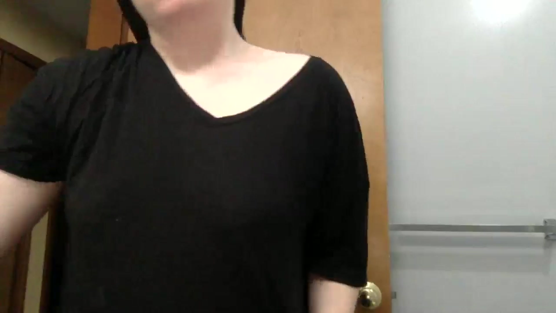 Gallery image thumbnail from Snowbabe4's myfreecams stream on, 05/14/2025, 13:30 image 5 of 20