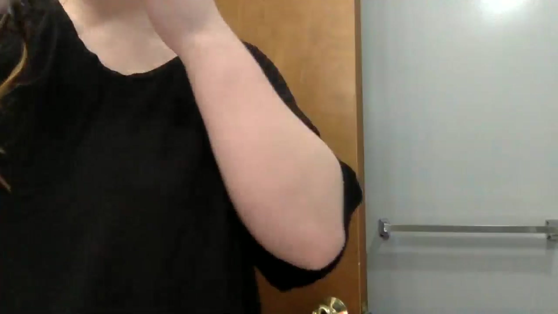 Gallery image thumbnail from Snowbabe4's myfreecams stream on, 05/14/2025, 13:30 image 3 of 20
