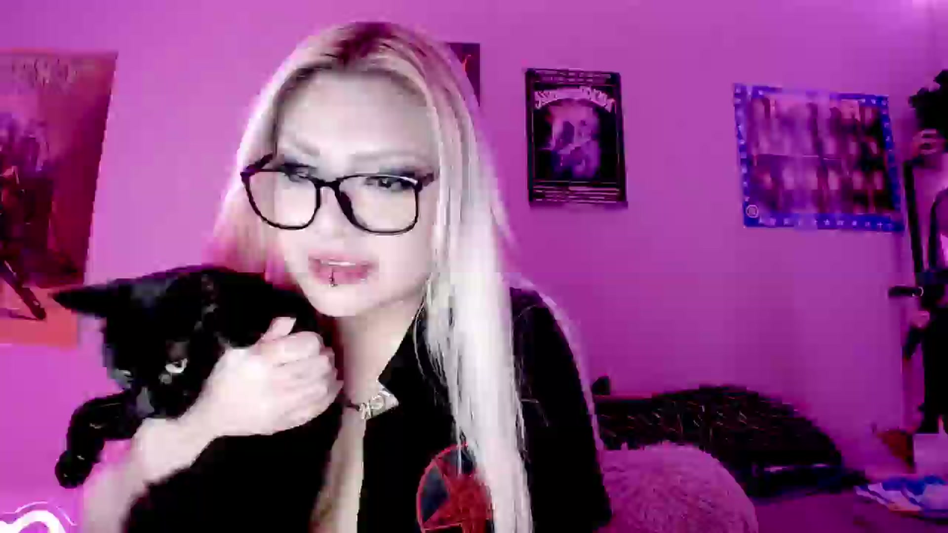 Gallery image thumbnail from Snowblind's myfreecams stream on, 08/11/2025, 24:00 image 20 of 20