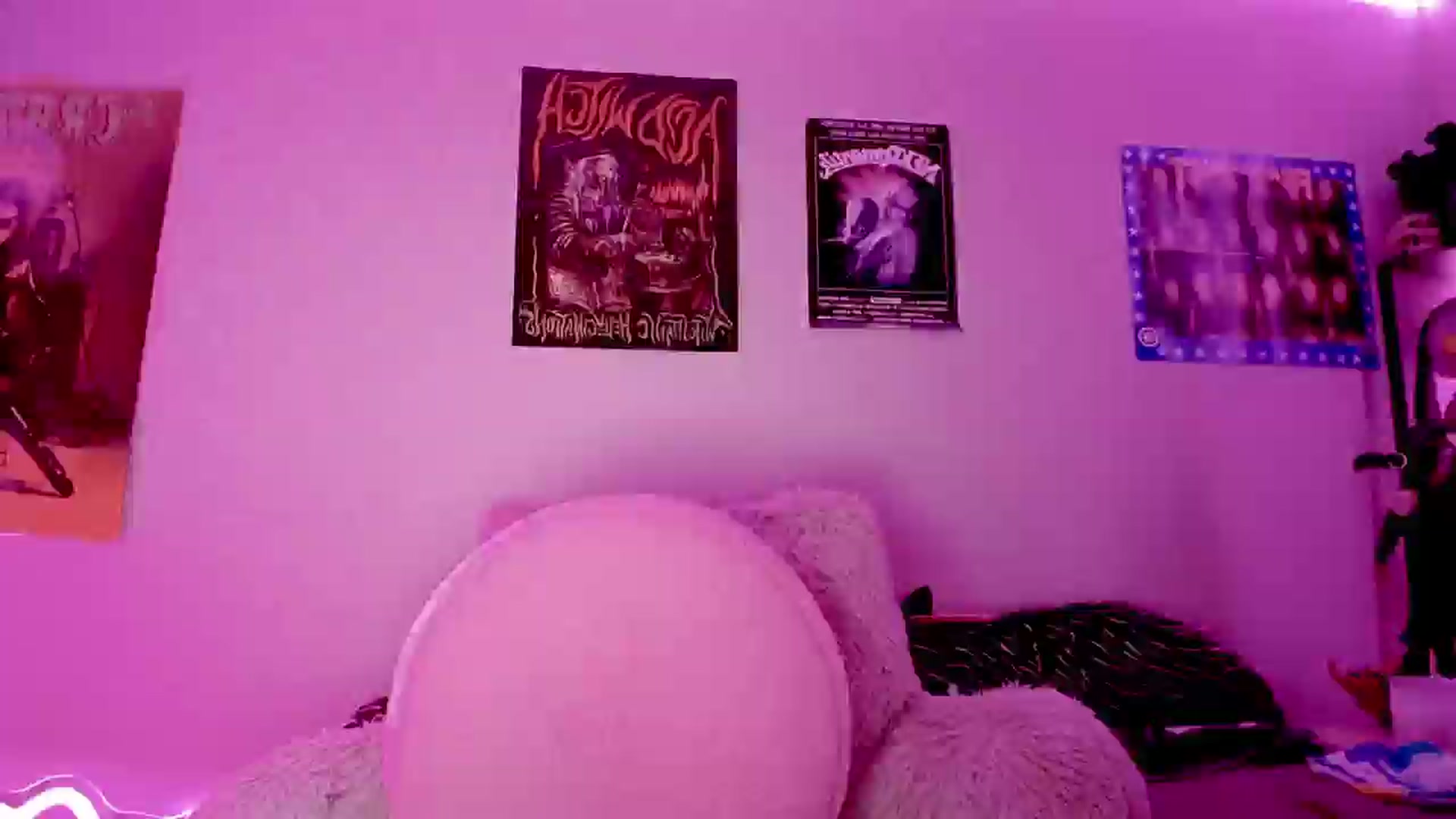 Gallery image thumbnail from Snowblind's myfreecams stream on, 08/11/2025, 24:00 image 16 of 20