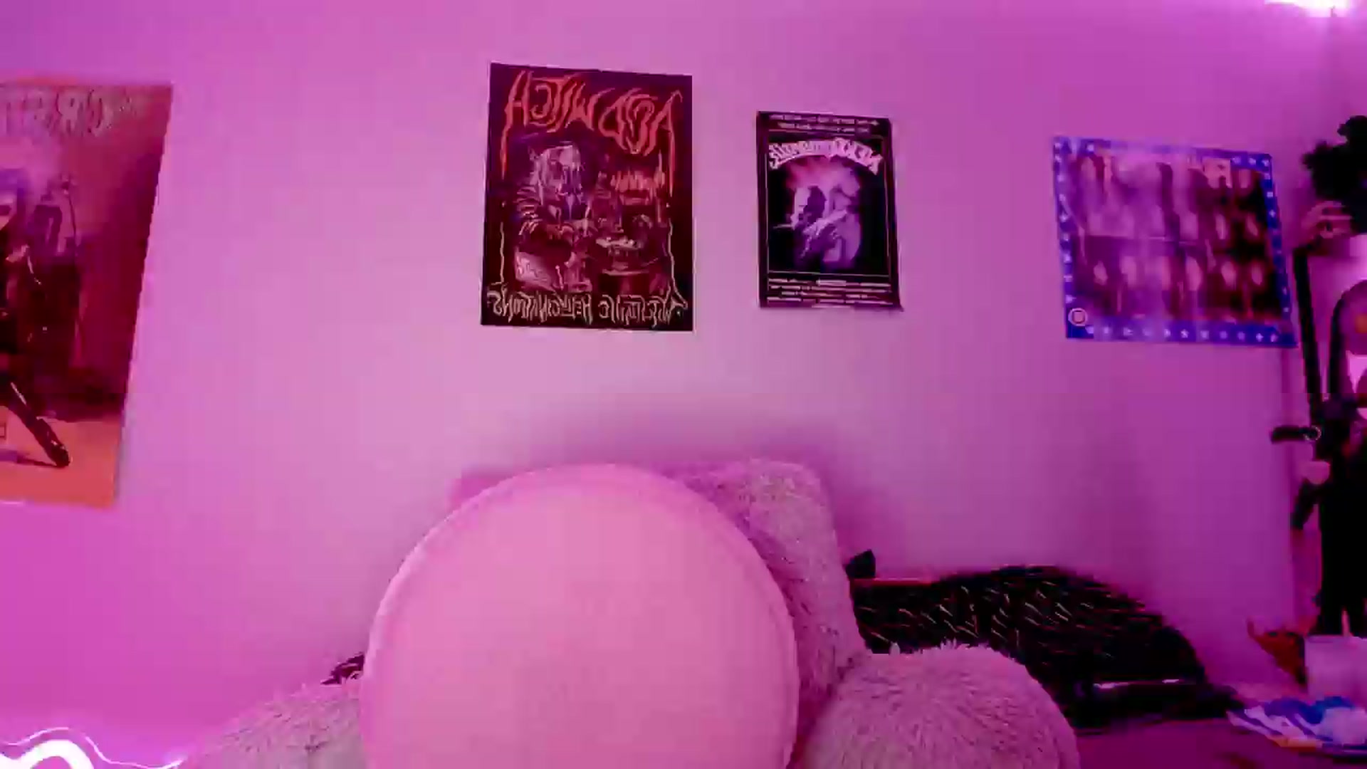 Gallery image thumbnail from Snowblind's myfreecams stream on, 08/11/2025, 24:00 image 17 of 20