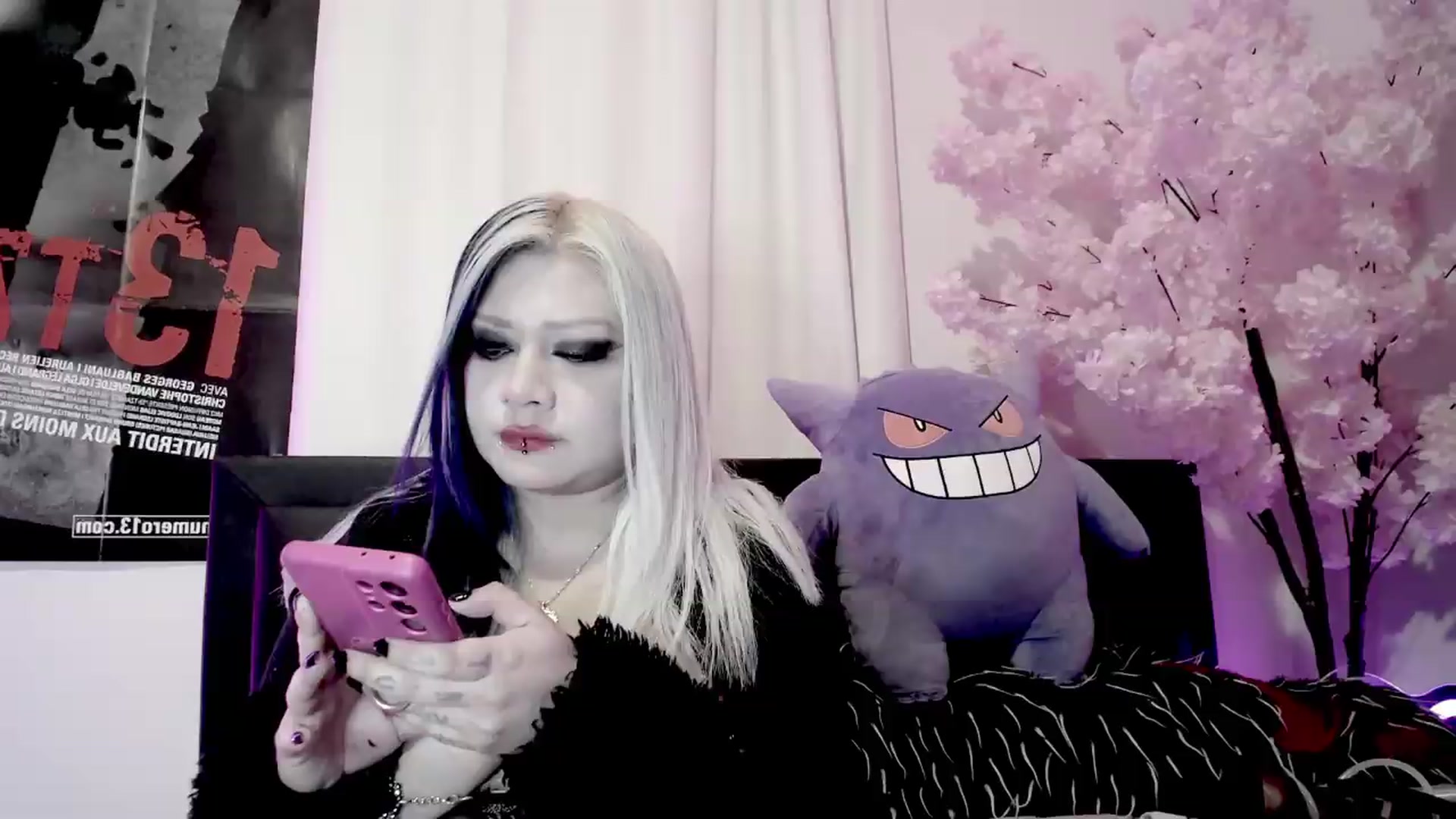Gallery image thumbnail from Snowblind's myfreecams stream on, 07/20/2026, 01:31 image 17 of 20