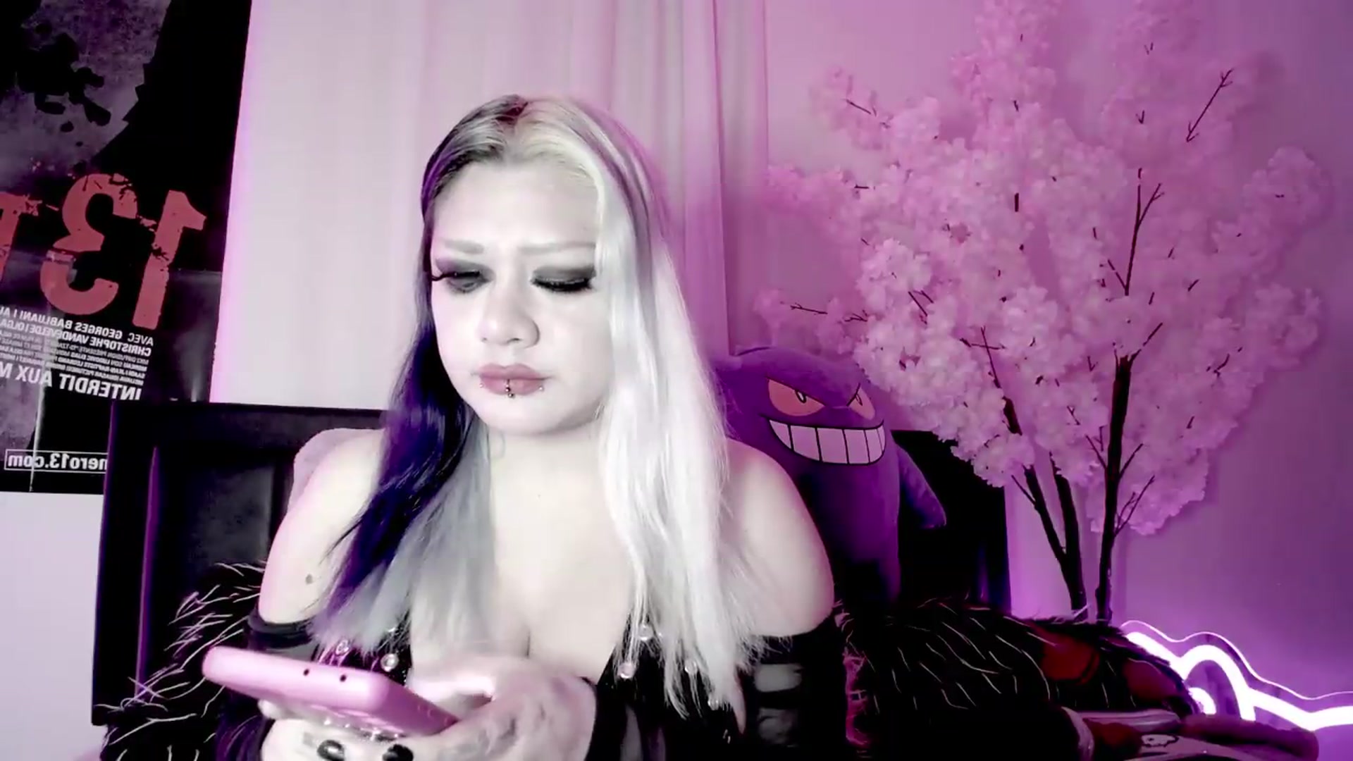 Gallery image thumbnail from Snowblind's myfreecams stream on, 07/20/2026, 15:21 image 5 of 20