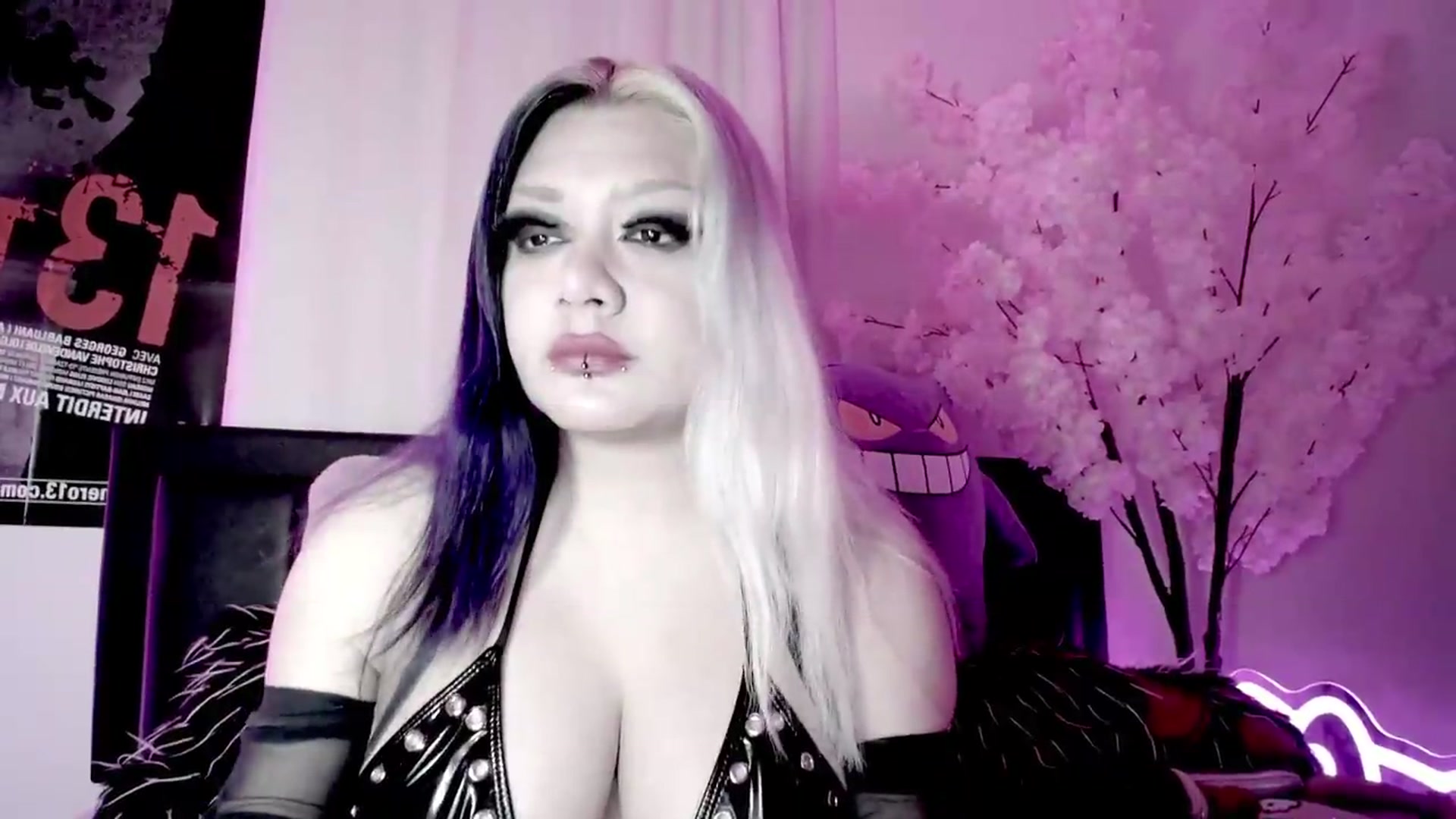 Gallery image thumbnail from Snowblind's myfreecams stream on, 07/20/2026, 15:21 image 7 of 20