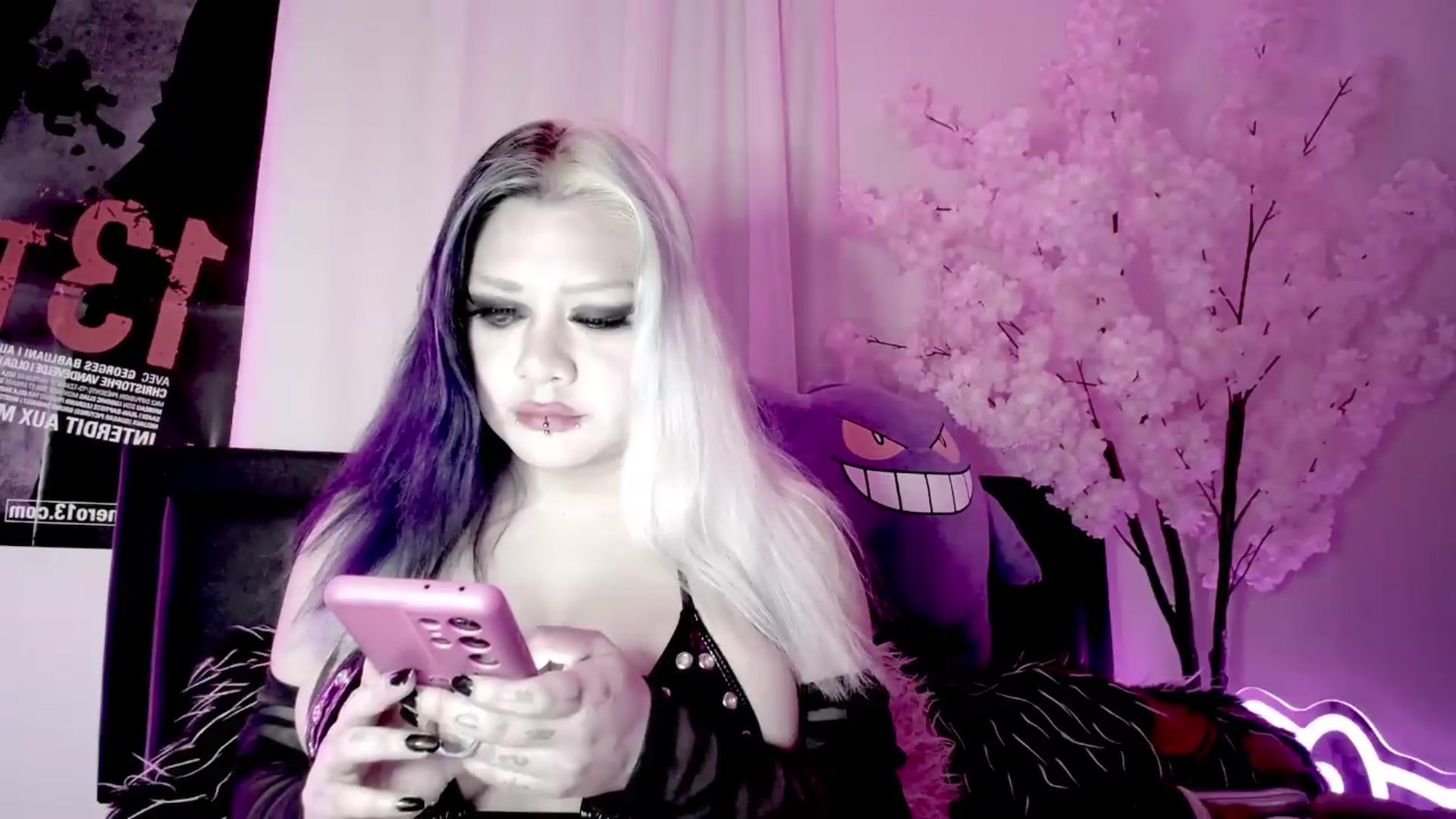 Gallery image thumbnail from Snowblind's myfreecams stream on, 07/20/2026, 15:21 image 16 of 20