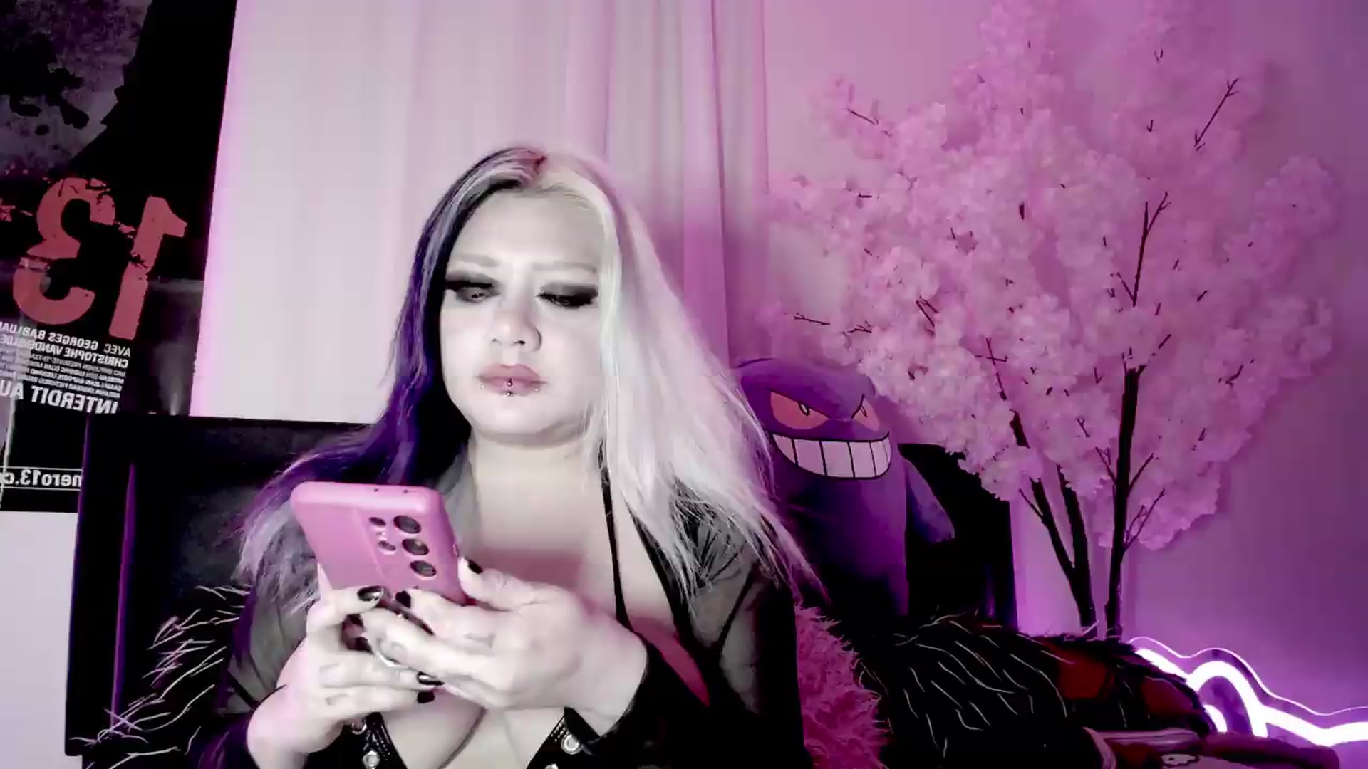 Gallery image thumbnail from Snowblind's myfreecams stream on, 07/20/2026, 15:46 image 5 of 20
