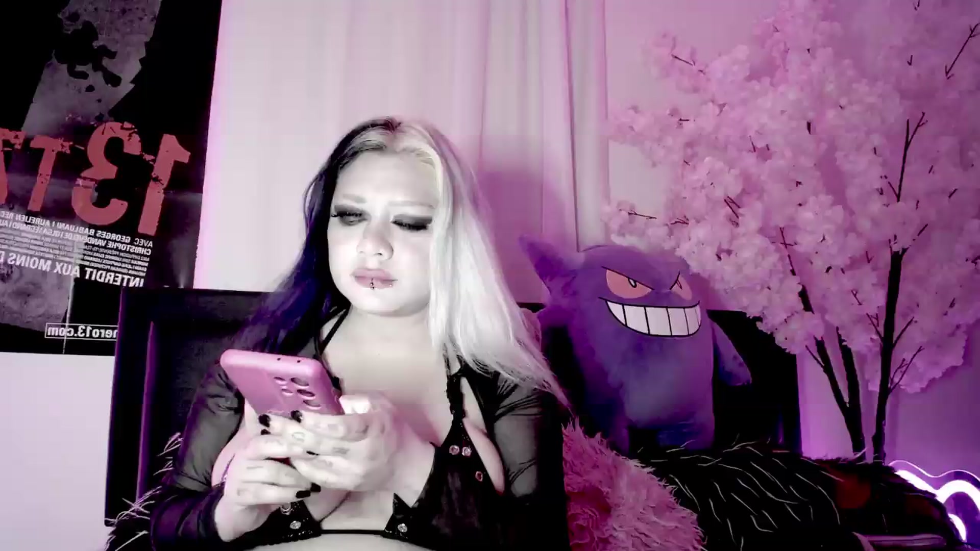Gallery image thumbnail from Snowblind's myfreecams stream on, 07/20/2026, 16:03 image 7 of 20