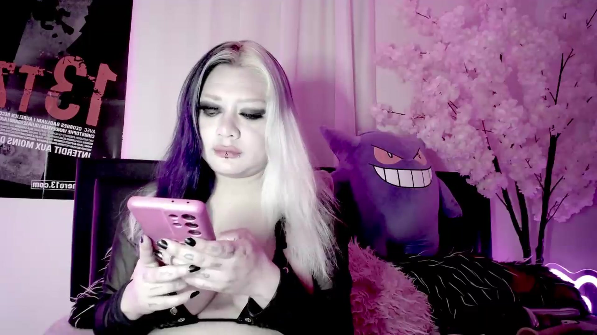Gallery image thumbnail from Snowblind's myfreecams stream on, 07/20/2026, 16:03 image 14 of 20