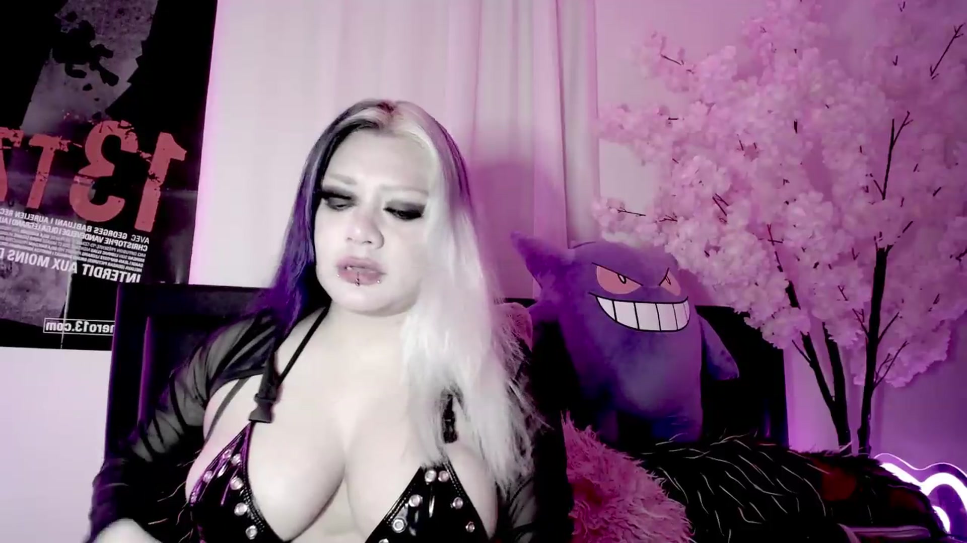 Gallery image thumbnail from Snowblind's myfreecams stream on, 07/20/2026, 16:03 image 9 of 20
