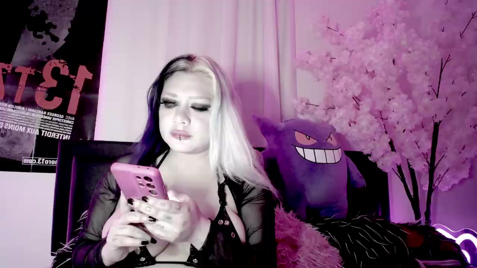 Gallery image thumbnail from Snowblind's myfreecams stream on, 07/20/2026, 16:03 image 6 of 20