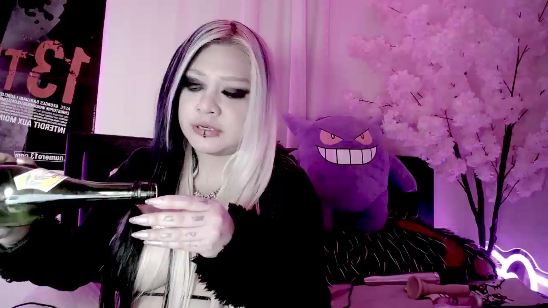 Gallery image thumbnail from Snowblind's myfreecams stream on, 08/02/2026, 24:12 image 17 of 20