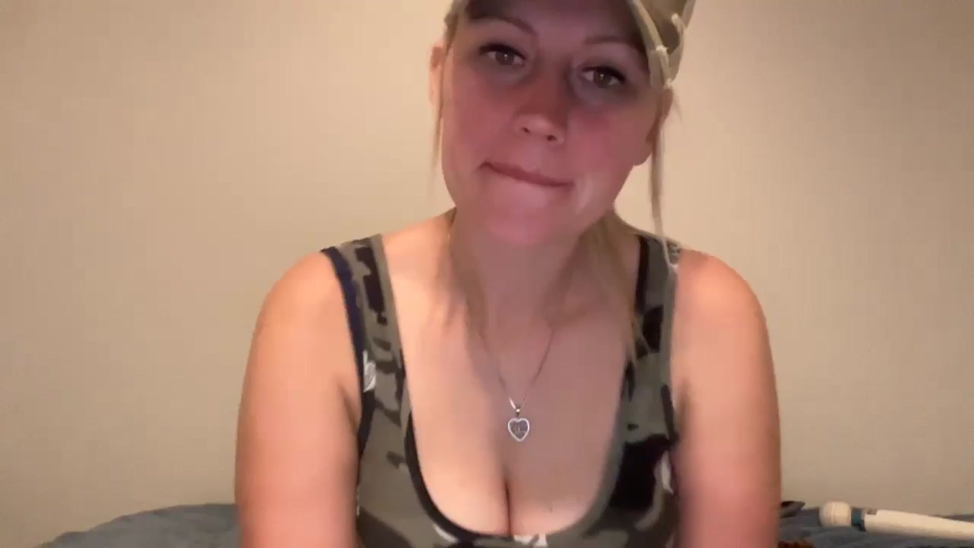 Gallery image thumbnail from Snowcheer93's myfreecams stream on, 12/09/2024, 05:01 image 1 of 20