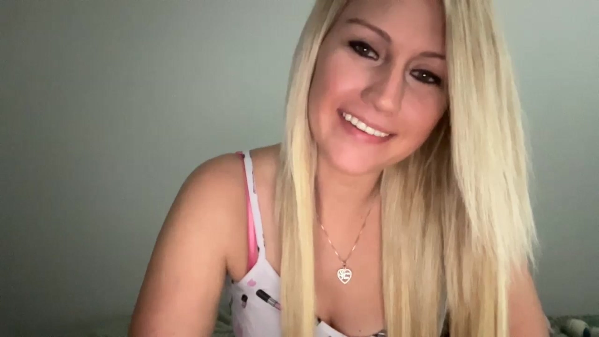 Gallery image thumbnail from Snowcheer93's myfreecams stream on, 12/09/2024, 19:12 image 3 of 20