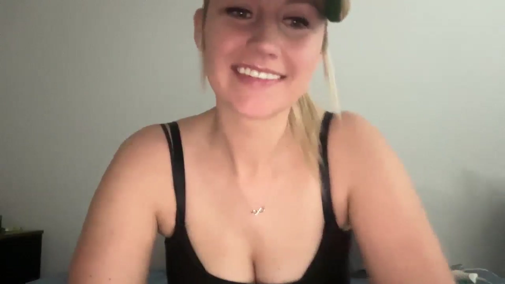 Gallery image thumbnail from Snowcheer93's myfreecams stream on, 02/04/2025, 16:38 image 16 of 20