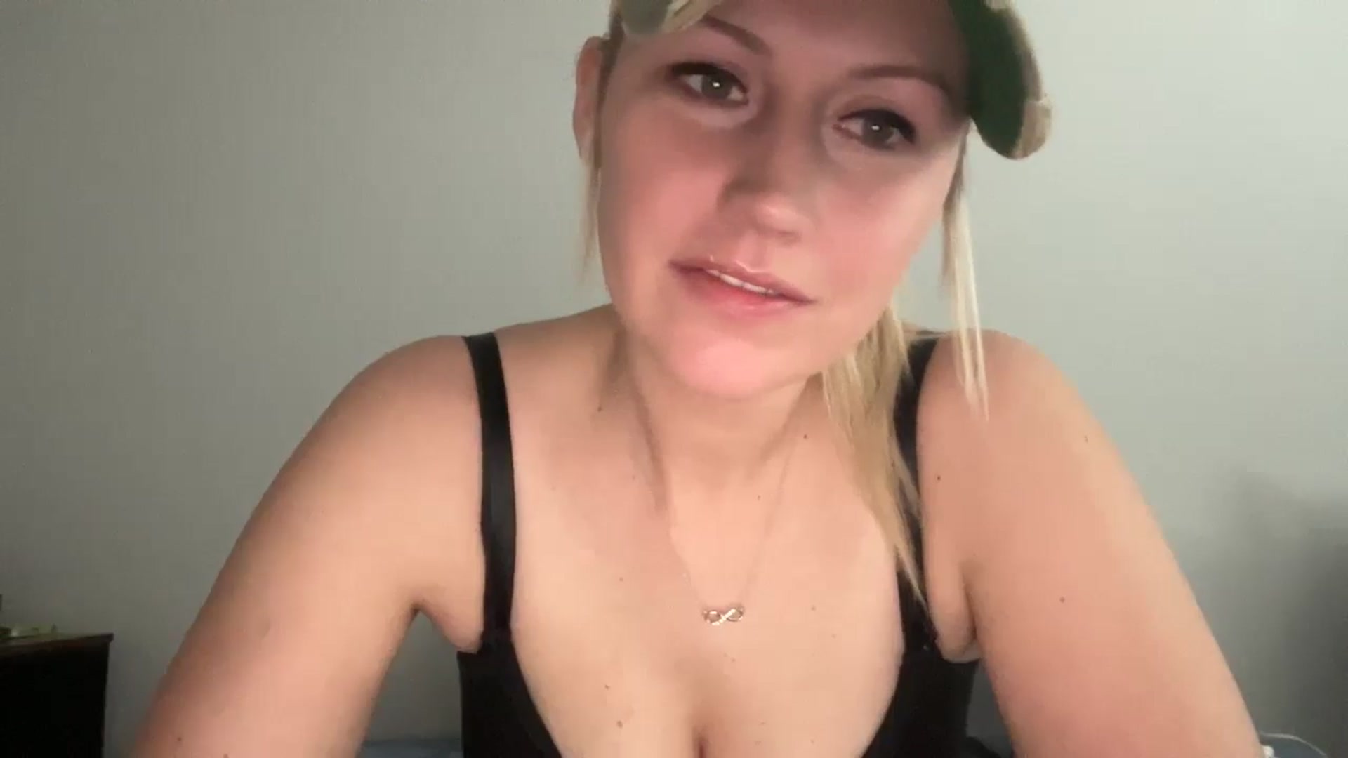 Gallery image thumbnail from Snowcheer93's myfreecams stream on, 02/04/2025, 16:38 image 7 of 20
