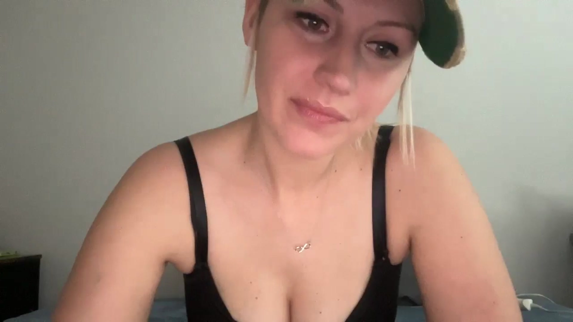 Gallery image thumbnail from Snowcheer93's myfreecams stream on, 02/04/2025, 16:38 image 2 of 20