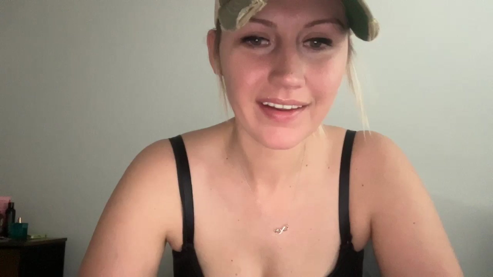 Gallery image thumbnail from Snowcheer93's myfreecams stream on, 02/04/2025, 18:18 image 6 of 20