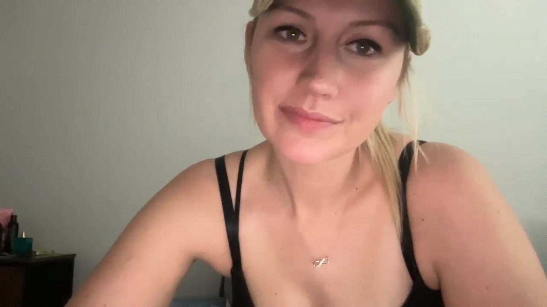 Gallery image thumbnail from Snowcheer93's myfreecams stream on, 02/04/2025, 18:18 image 20 of 20