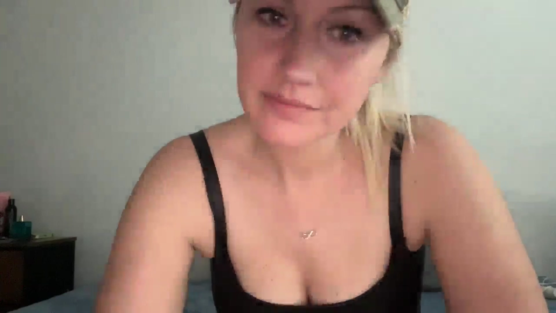 Gallery image thumbnail from Snowcheer93's myfreecams stream on, 02/04/2025, 18:18 image 13 of 20