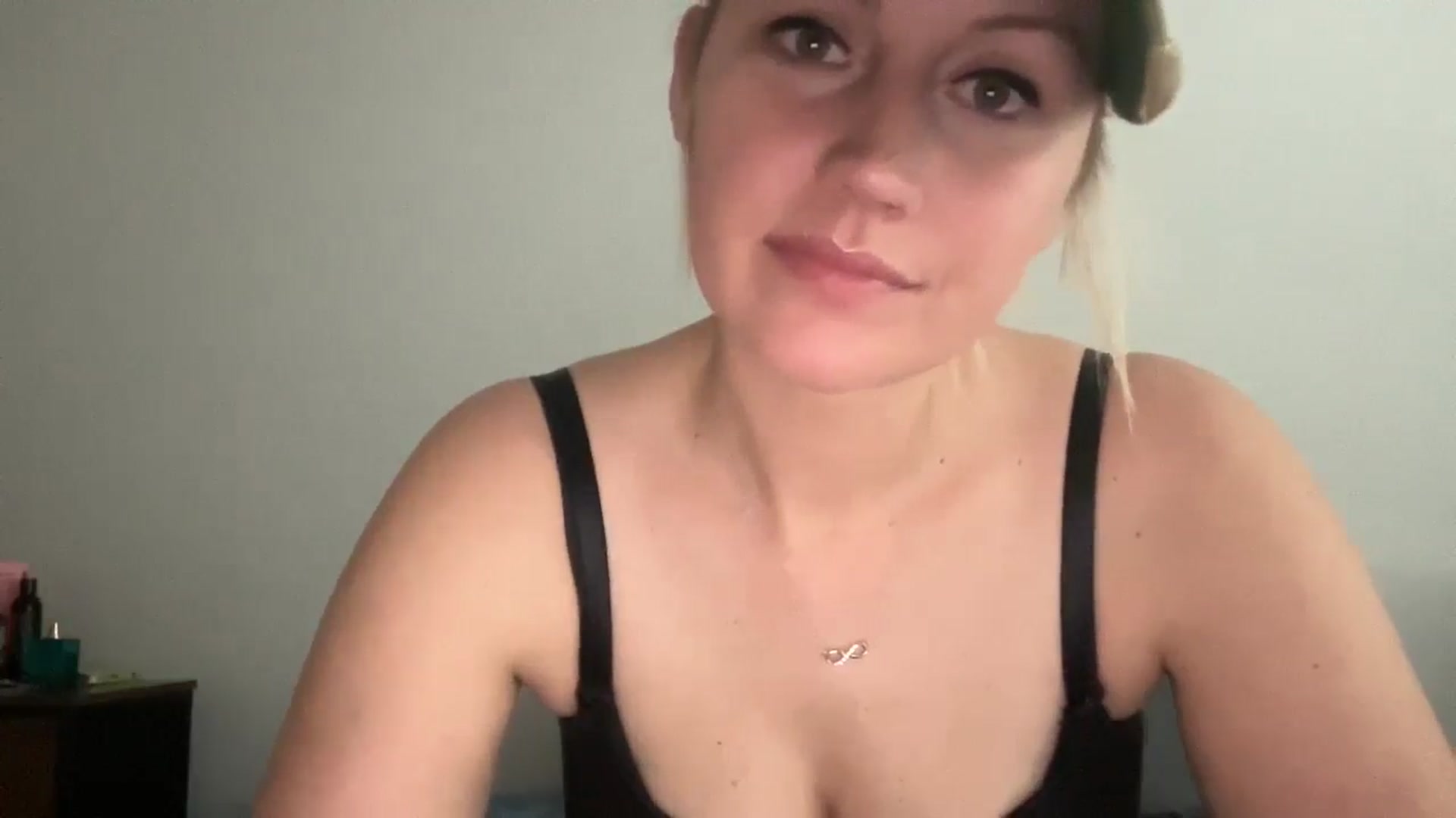 Gallery image thumbnail from Snowcheer93's myfreecams stream on, 02/04/2025, 18:18 image 14 of 20