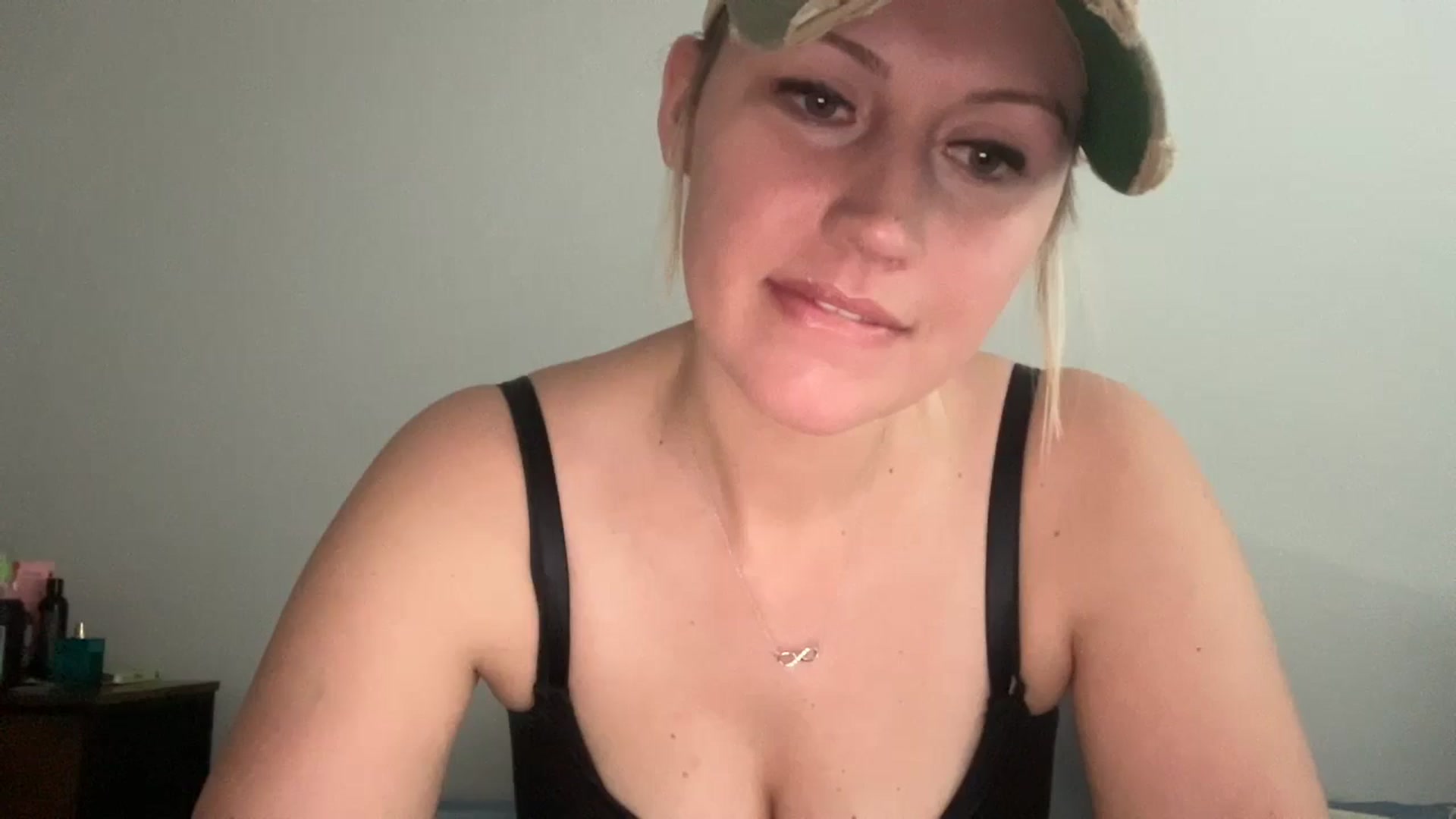 Gallery image thumbnail from Snowcheer93's myfreecams stream on, 02/04/2025, 18:18 image 1 of 20
