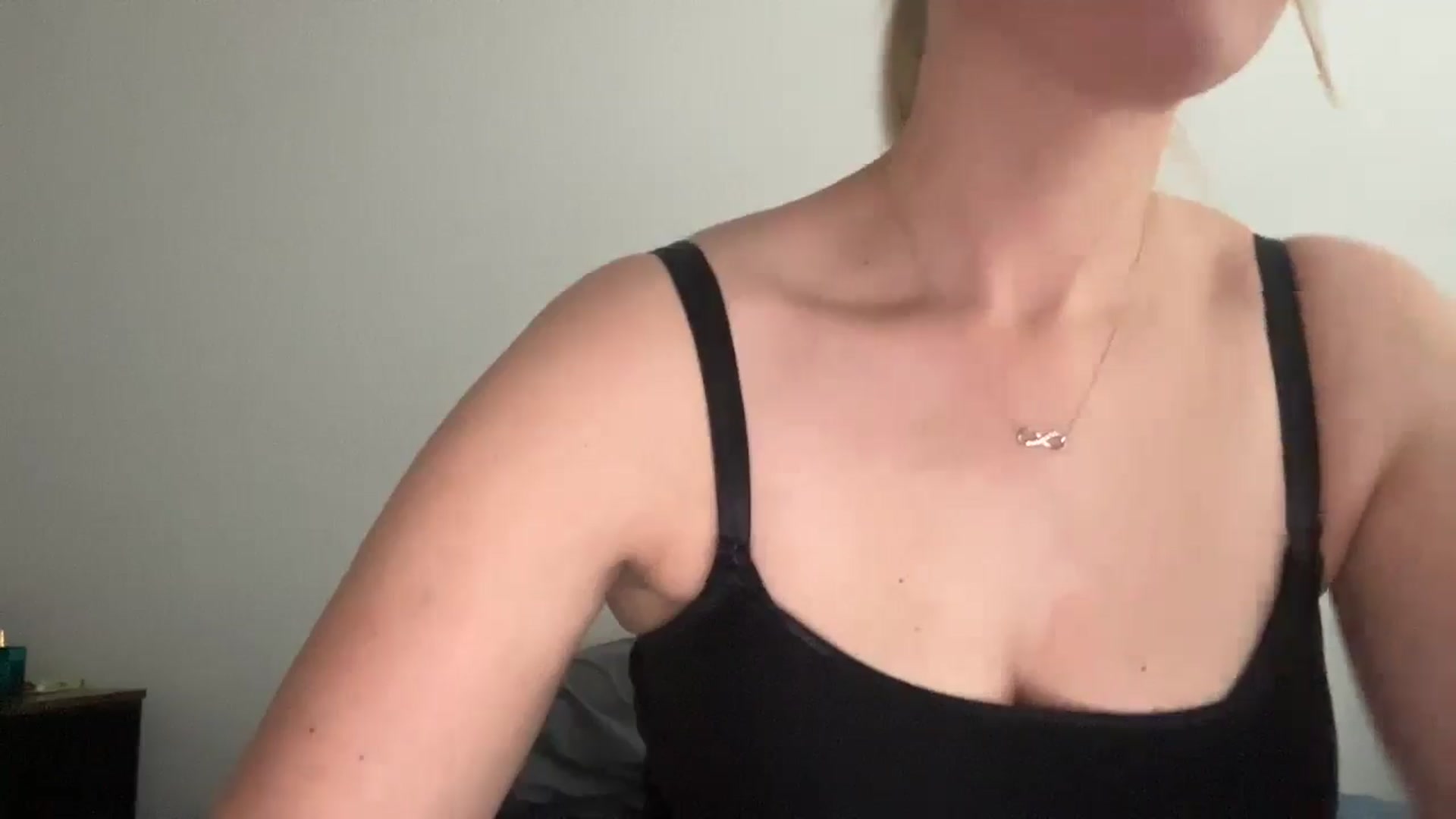 Gallery image thumbnail from Snowcheer93's myfreecams stream on, 02/04/2025, 19:25 image 16 of 20