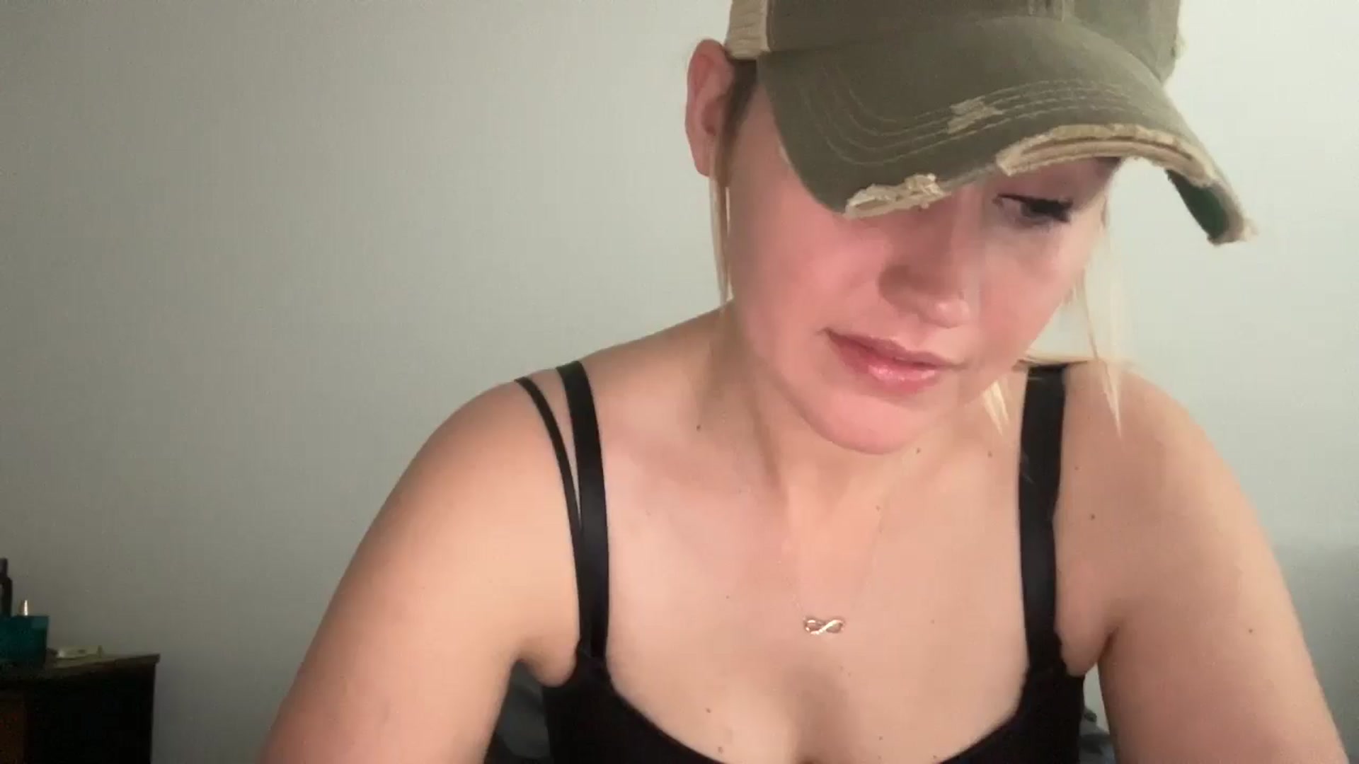Gallery image thumbnail from Snowcheer93's myfreecams stream on, 02/04/2025, 19:25 image 1 of 20