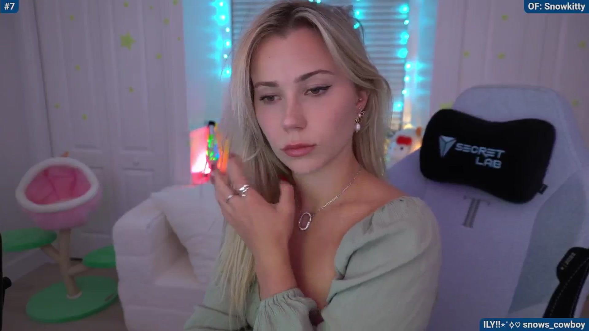 Gallery image thumbnail from Snowkitty's myfreecams stream on, 05/11/2024, 03:42 image 13 of 20
